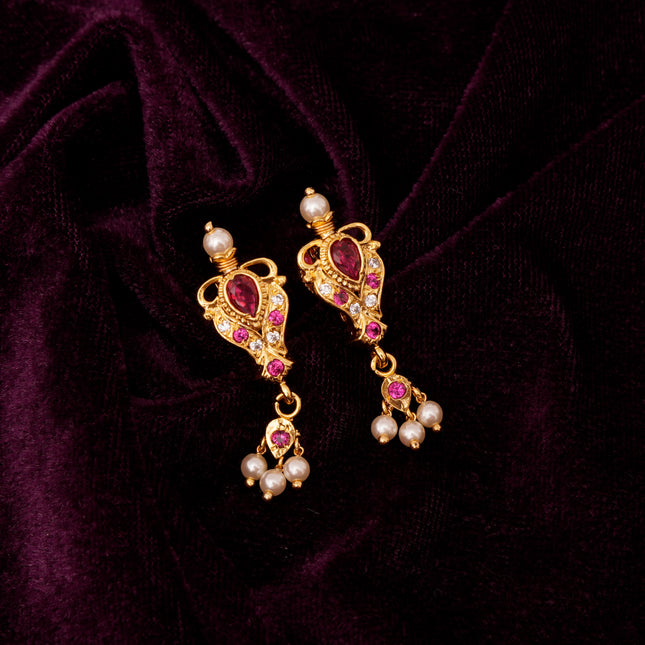 Regal Heart-Shaped Pearl Choker