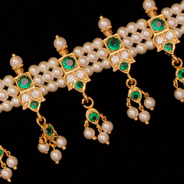 Graceful Green Choker ( 9 Petals)
