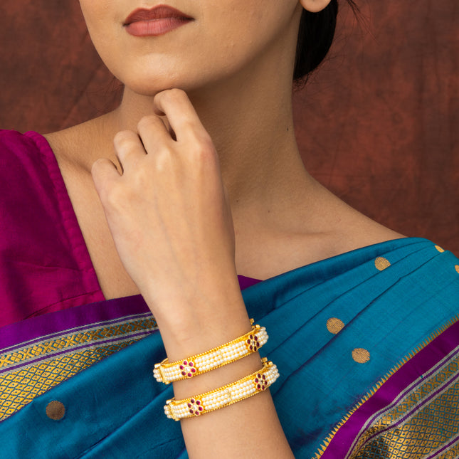 Three Line Red Curve Moti Bangles